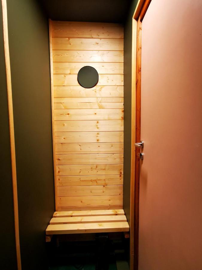 Au Pied Du Trieu, The Shelter Hotell Labroye Eksteriør bilde